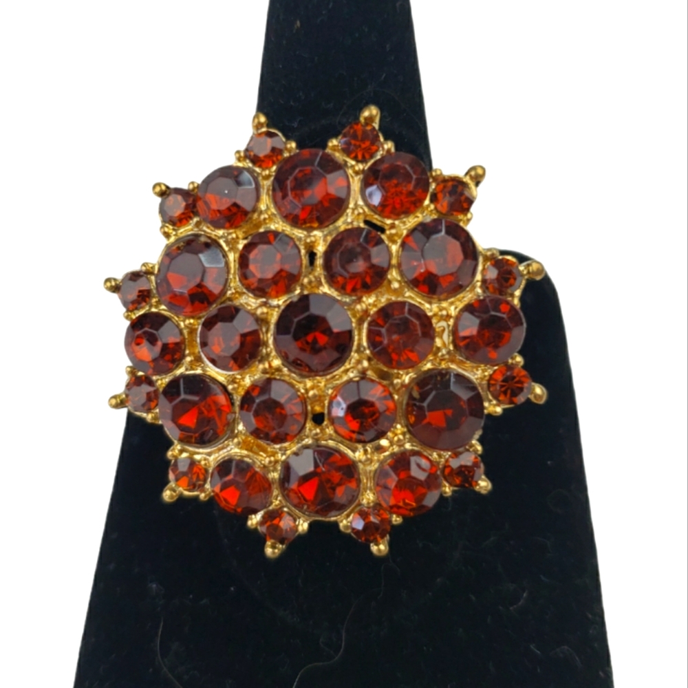Amber Colored Stones in a Goldtone Cluster Stretch Ring Size 8+